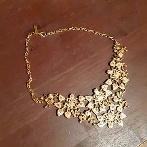 Gold necklace with pearls
